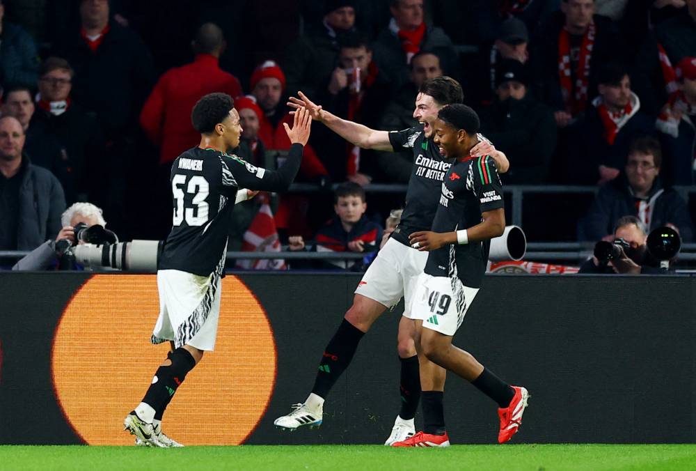تيري هنري يرشح أرسنال لنهائي دوري أبطال أوروبا

