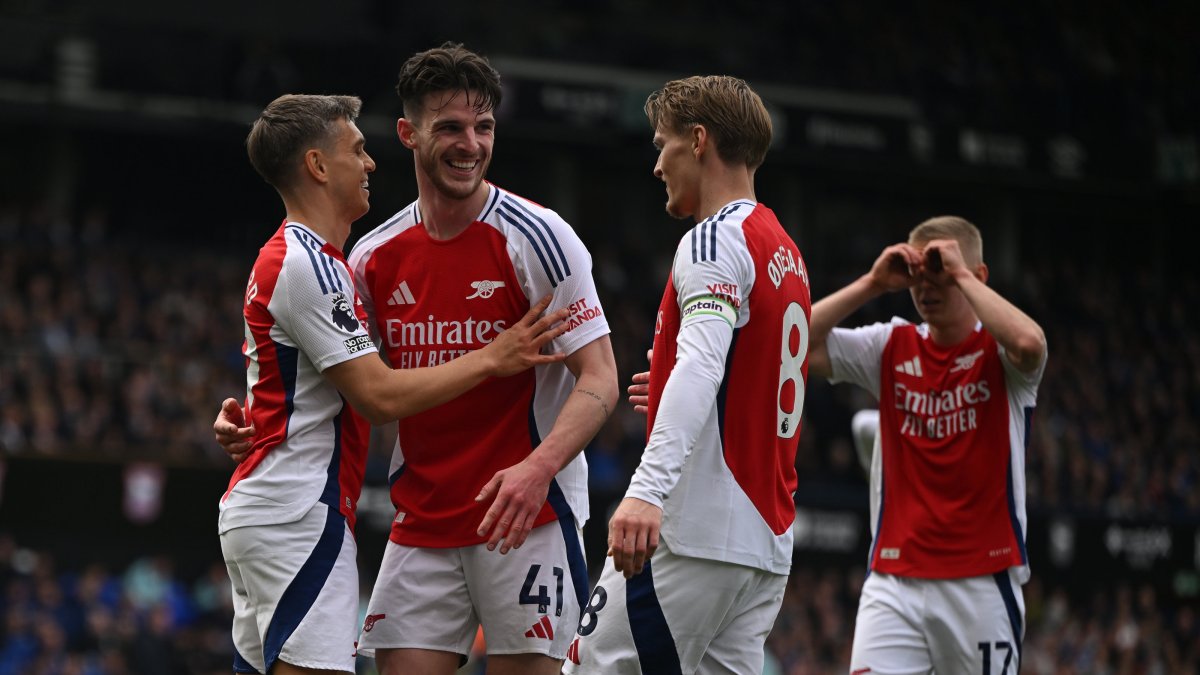 Arsenal's Leandro Trossard (L) celebrates scoring their third goal with teammates during the English Premier League match against Ipswich Town, Ipswich, U.K., April 20, 2025. (EPA Photo)