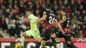 Barcelona's Ferran Torres (L) is chased by Mallorca's Martin Valjent (C) and Antonio Raillo during a La Liga match at the Son Moix stadium, Palma de Mallorca, Spain, Dec. 3, 2024. (AP Photo)