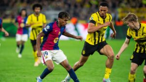 Barcelona's Lamine Yamal (L) dribbles past Borussia Dortmund's Felix Nmecha (C) during the Champions League quarterfinals second leg match at the Signal Iduna Park Stadium, Dortmund, Germany, April 15, 2025. (AA Photo)