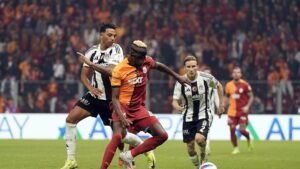 Galatasaray's Victor Osimhen (C) in action during the Süper Lig match against Beşiktaş at the RAMS Park, Istanbul, Türkiye, Oct. 28, 2024. (IHA Photo)