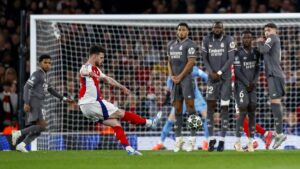 Arsenal's Declan Rice (2nd L) takes a free kick to score the 1-0 goal during the UEFA Champions League quarterfinal 1st leg match against Real Madrid, London, U.K., April 8, 2025. (EPA Photo)