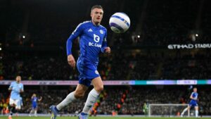 Leicester City's Jamie Vardy focuses on the ball during the English Premier League football match against Manchester City at the Etihad Stadium, Manchester, U.K., April 2, 2025. (AFP Photo)