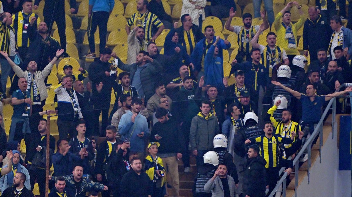 Fenerbahçe fans protest after the Süper Lig match against Kayserispor at the Ülker Stadium, Istanbul, Türkiye, April 20, 2025. (AA Photo)