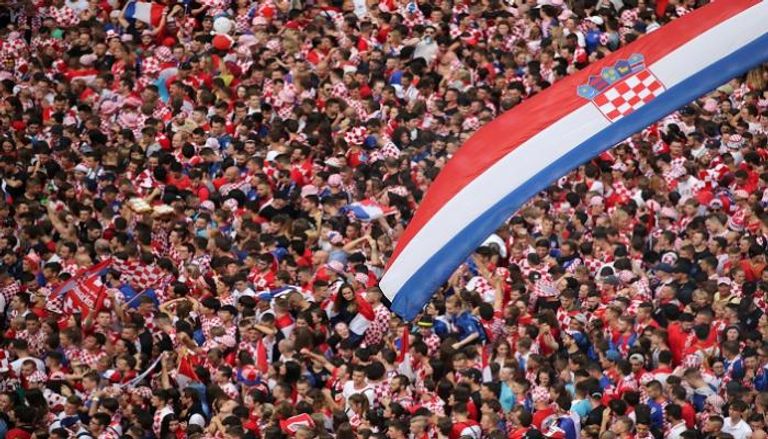 "التحية النازية" توقف مشجعين خلال مباراة كرواتيا وفرنسا
