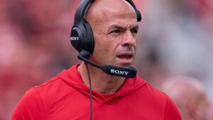 49ers 'Saleh يعترف أنه يجب أن يستخدم كلمات أفضل مع Jaguars "Coen
