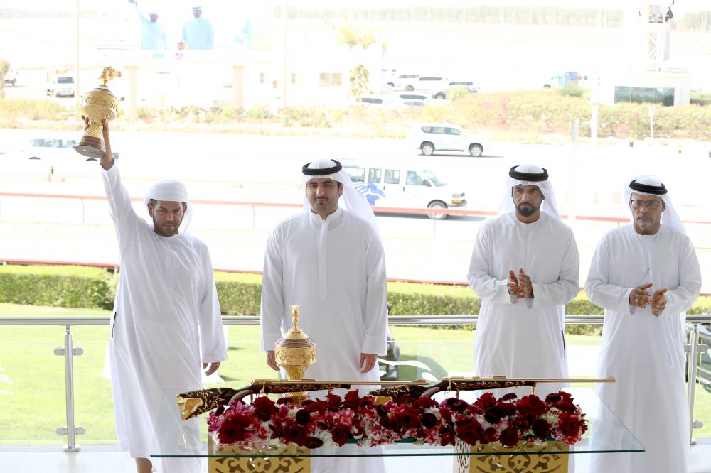 «هجن الرئاسة» تتألق في رموز سن اللقايا بمهرجان المرموم التراثي
